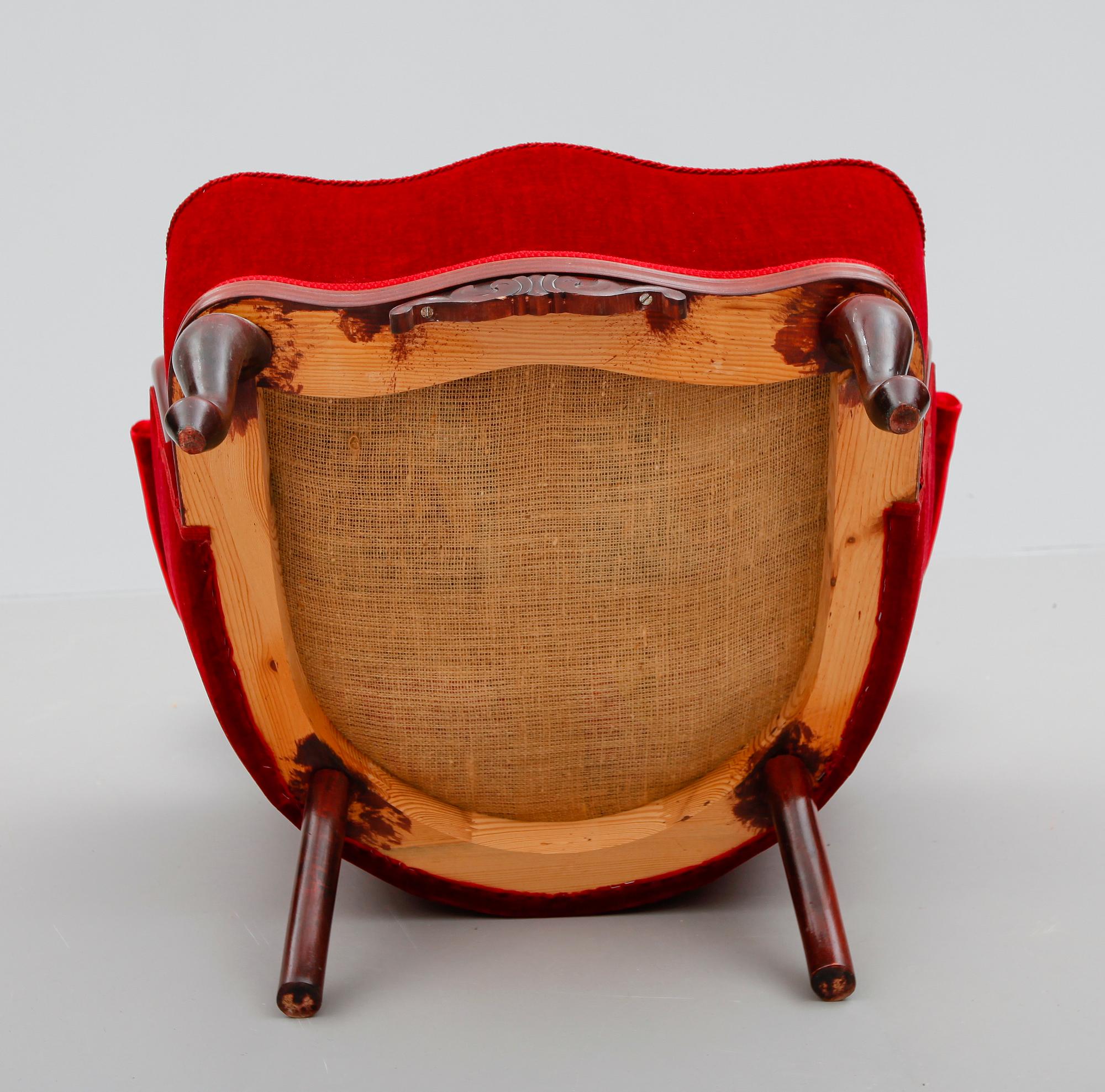 FÅTÖLJ samt fotpall, rokokostil, 1900-talets andra hälft.