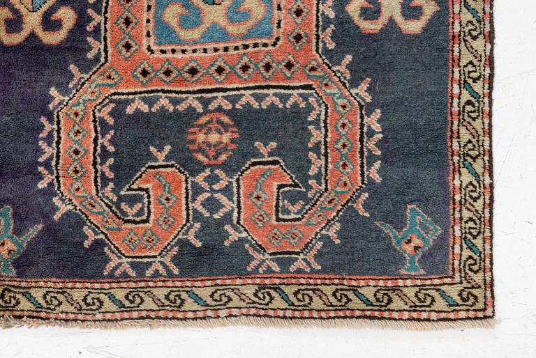 Gallery carpet, probably Kurdish/Karagah, 290 x 90 cm.
