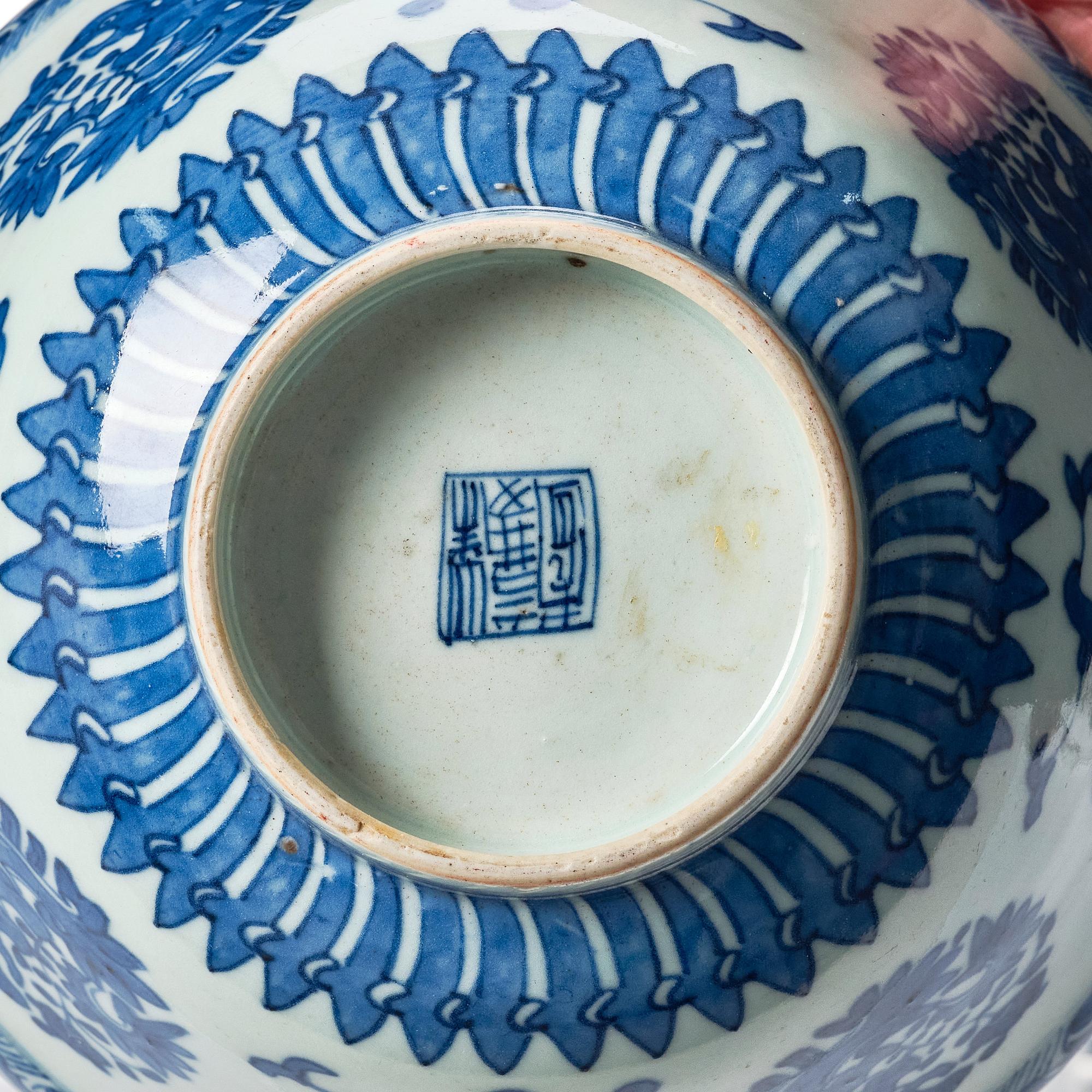 A matched pair of blue and white bowls, Qing dynasty, 19th century.