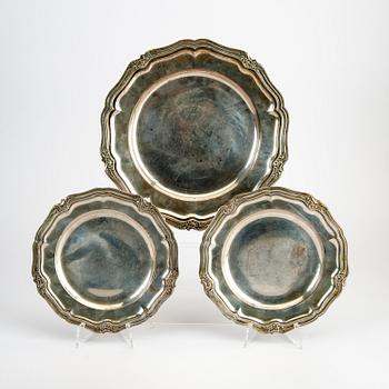 A set of three Danish 20th century silver dishes control mark Christian F. Heise 1923 and 1930, total weight 1168 grams.