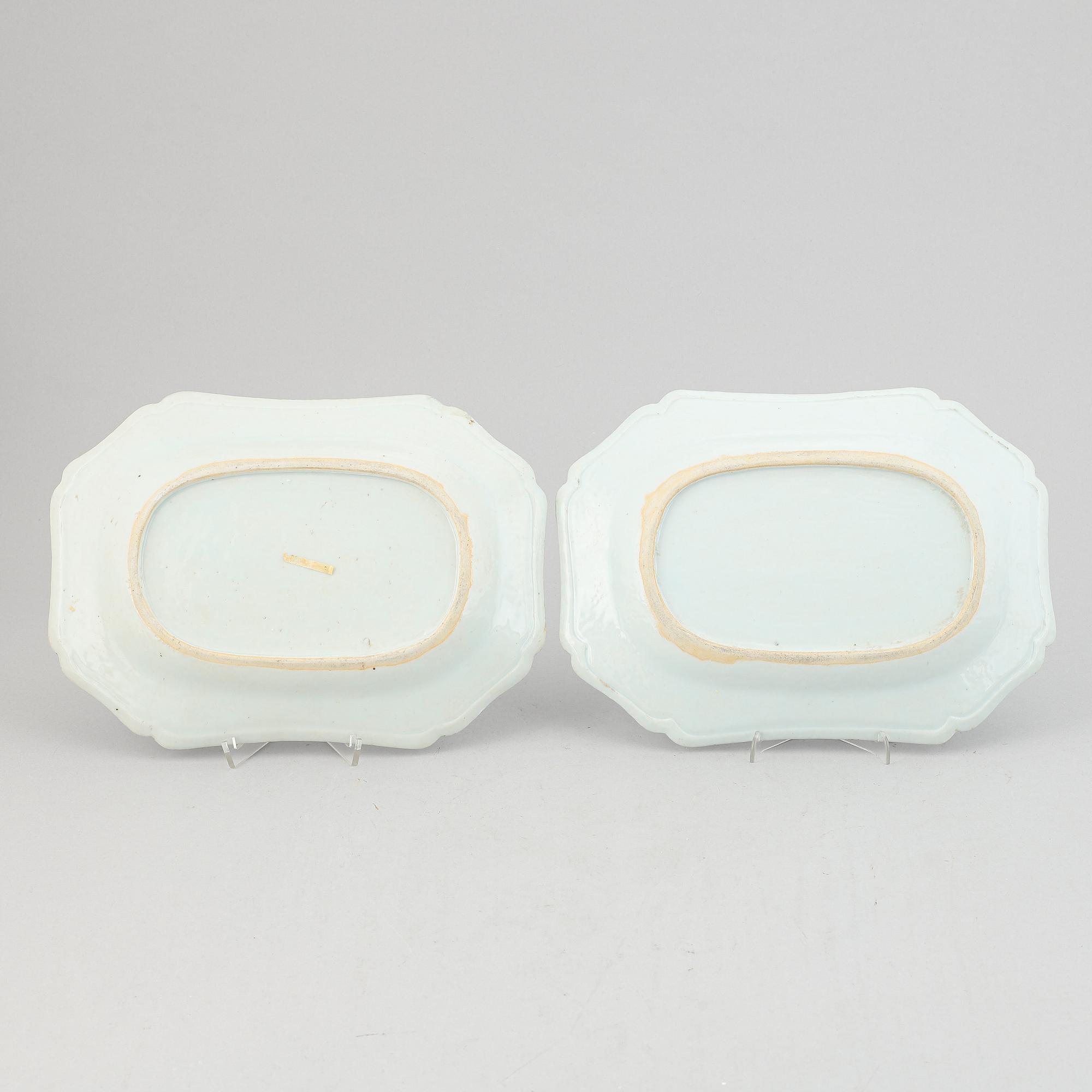 Fat, ett par, konturerade, kompaniporslin. Qingdynastin, Qianlong (1736-95).