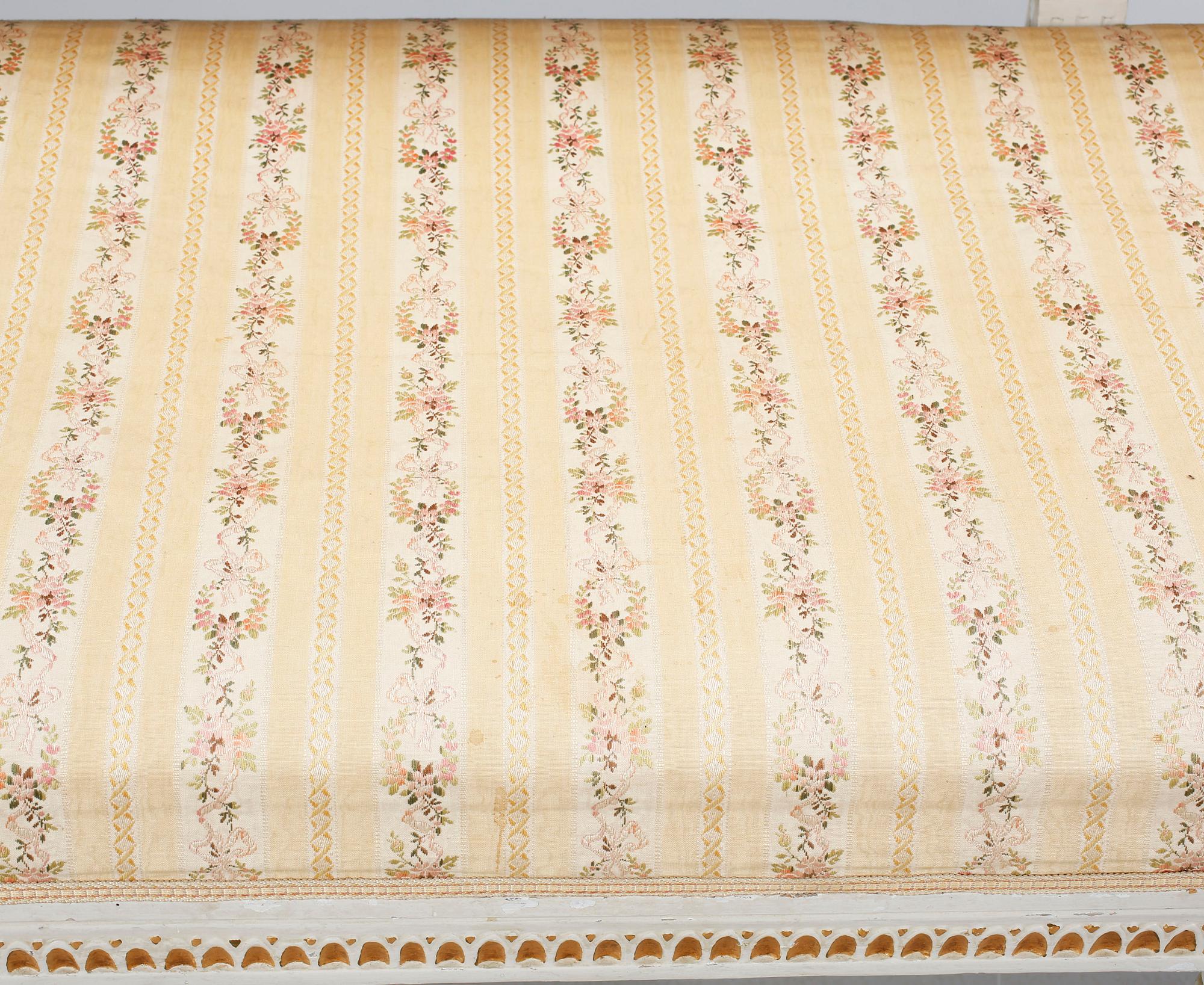 A Late 18th century gustavian sifa.