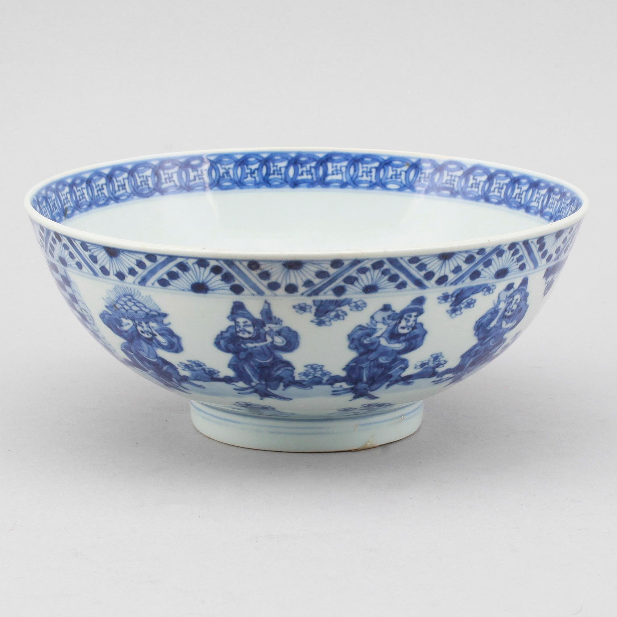 A blue and white bowl, Qing dynasty, 18th Century.