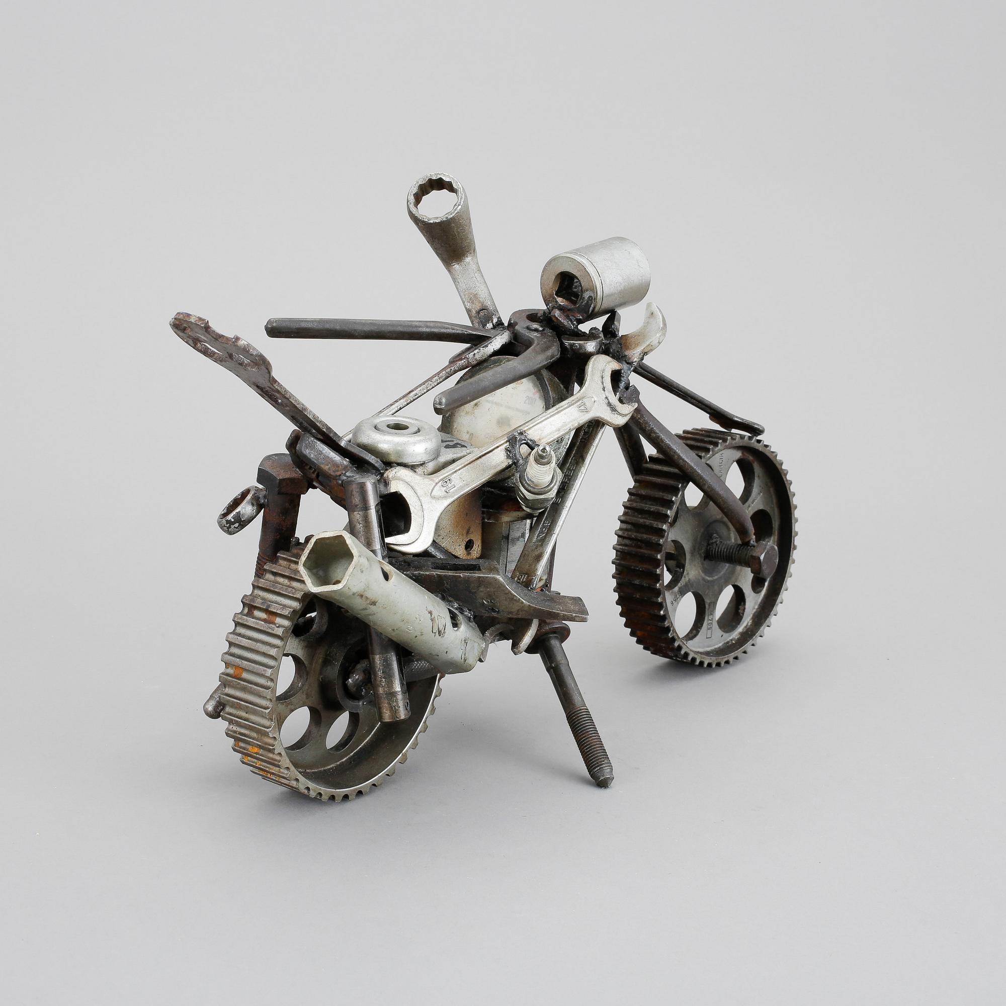 BOB PASTERKAMP, skulptur, metall. Signerad BP.