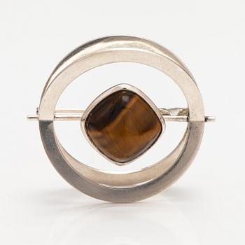 Elis Kauppi, A silver necklace/brooch with a tiger's eye. Kupittaan kulta, turku 1961.