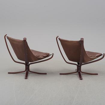 A pair of easy chairs and a table by Sigurd Ressel.
