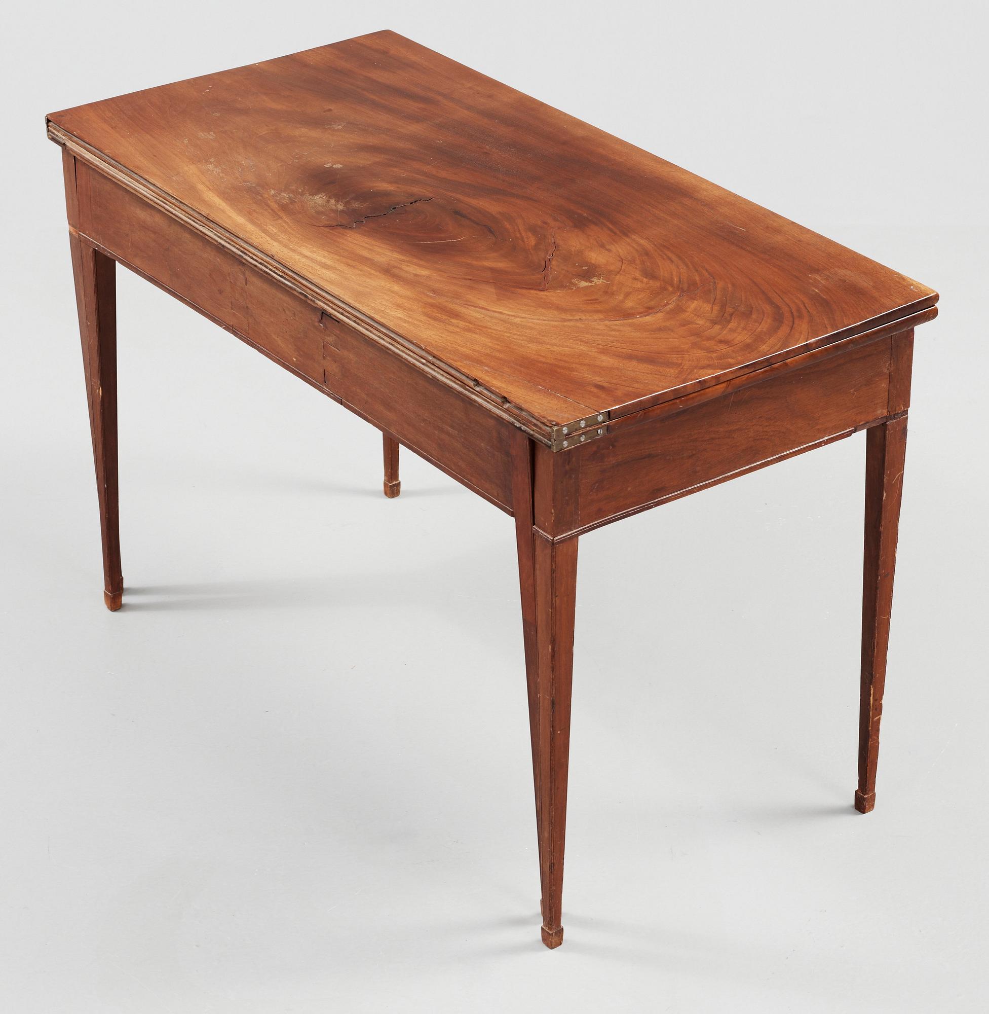 BORD. Sengustavianskt, 1700-talets slut.