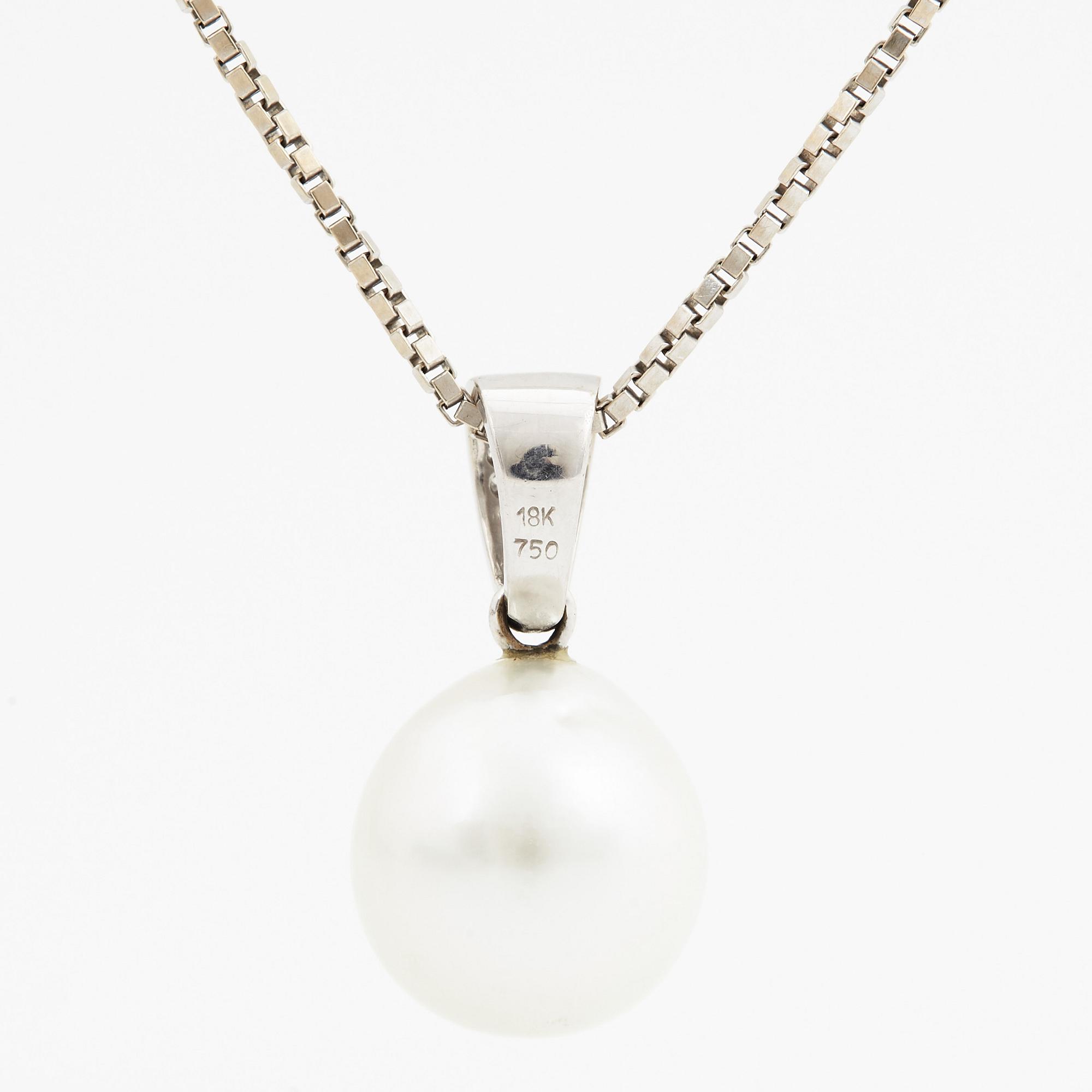Pendant and earrings, cultured South sea pearls, small brilliant-cut diamonds, with white gold chain.