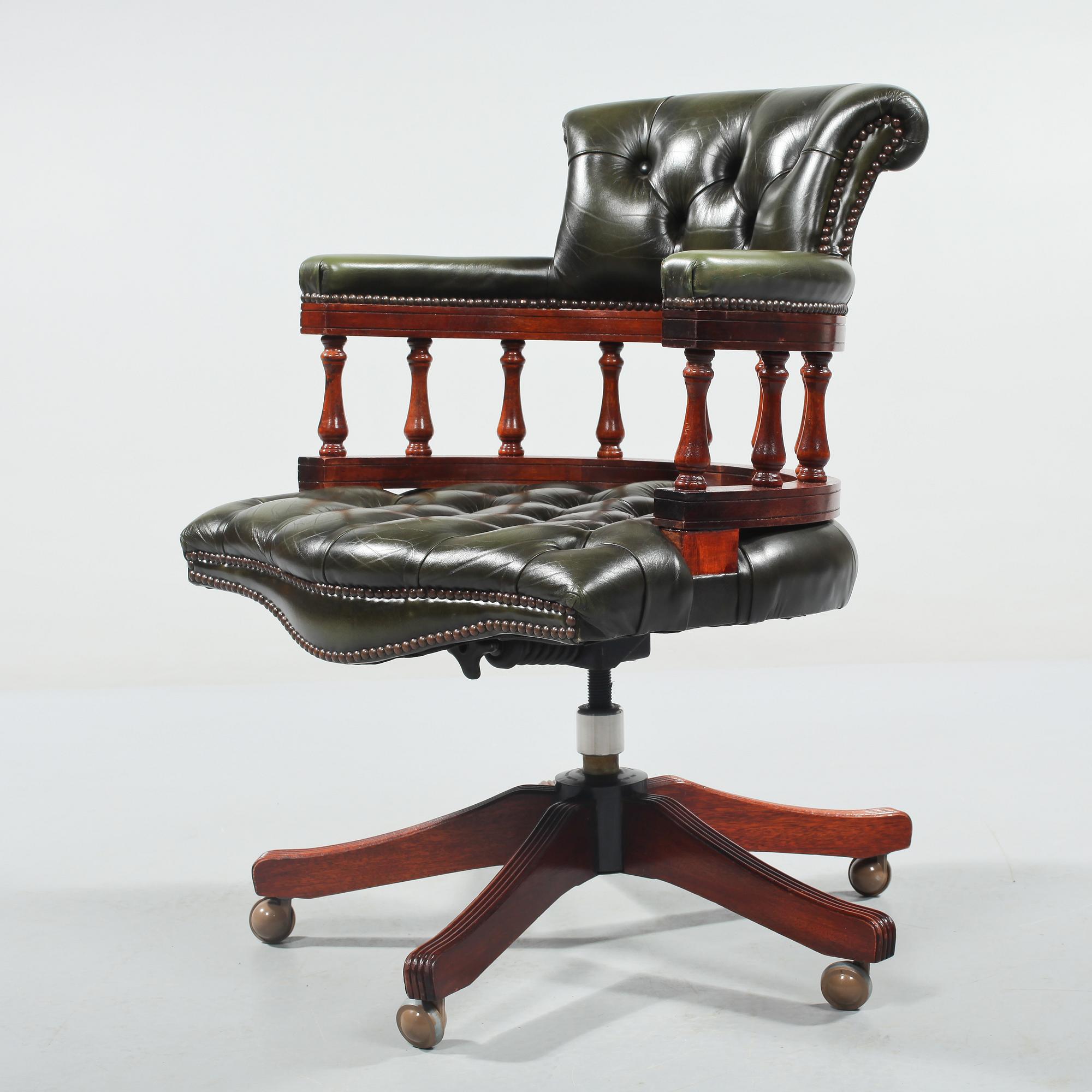 SKRIVBORDSSTOL, engelsk stil, 1900-talets andra hälft.