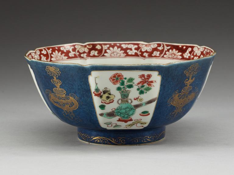 A famille verte and powder blue bowl, Qing dynasty, Kangxi (1662-1722).