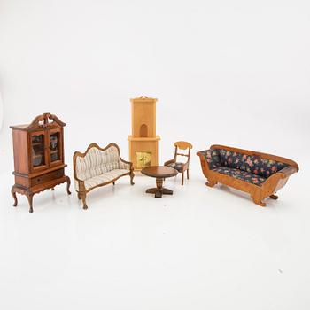 Dockskåpsmöbler samt dockor 1900-tal.