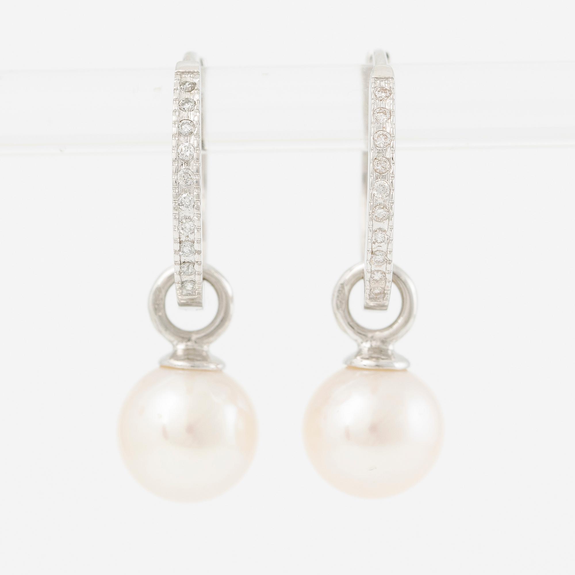 Earrings 14K white gold with cultured Akoya pearls and brilliant-cut diamonds.