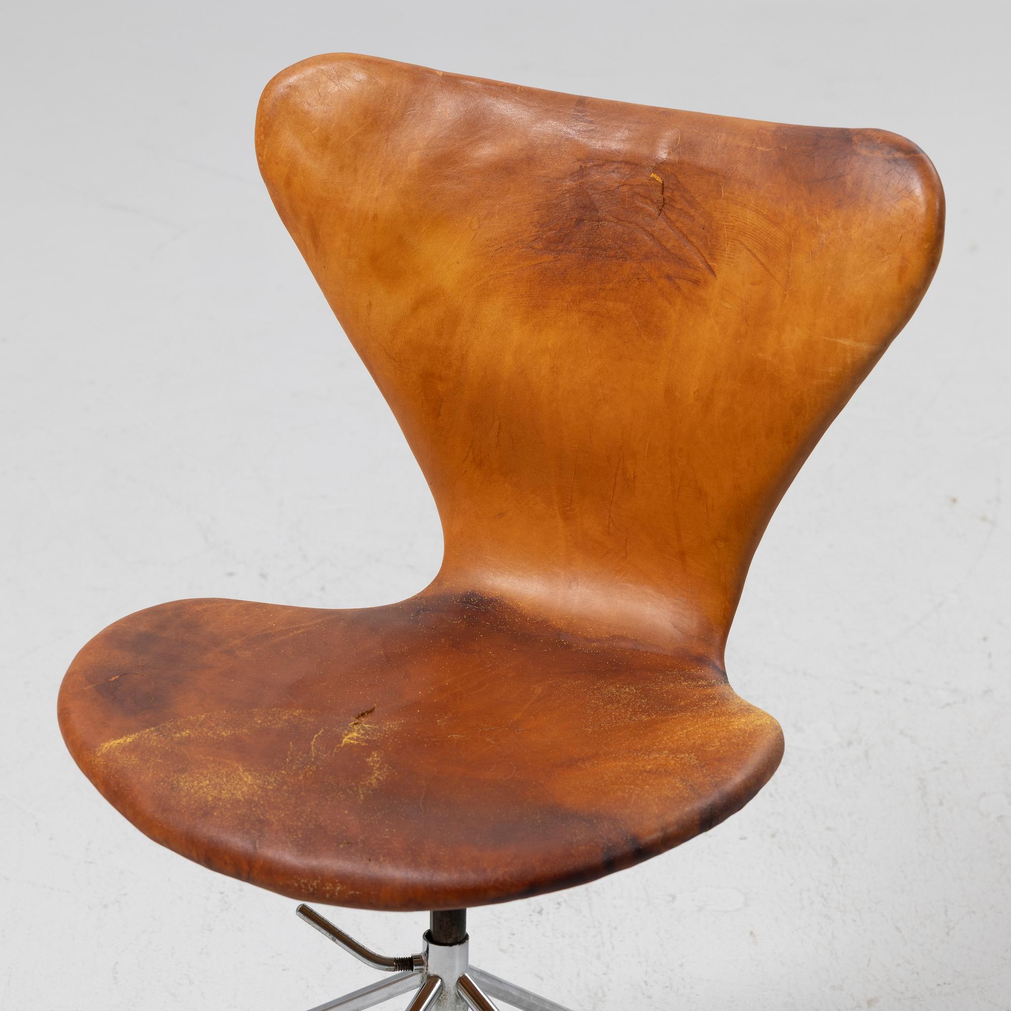 Arne Jacobsen, Office chair, "Series 7", Fritz Hansen, Denmark, 1960s.