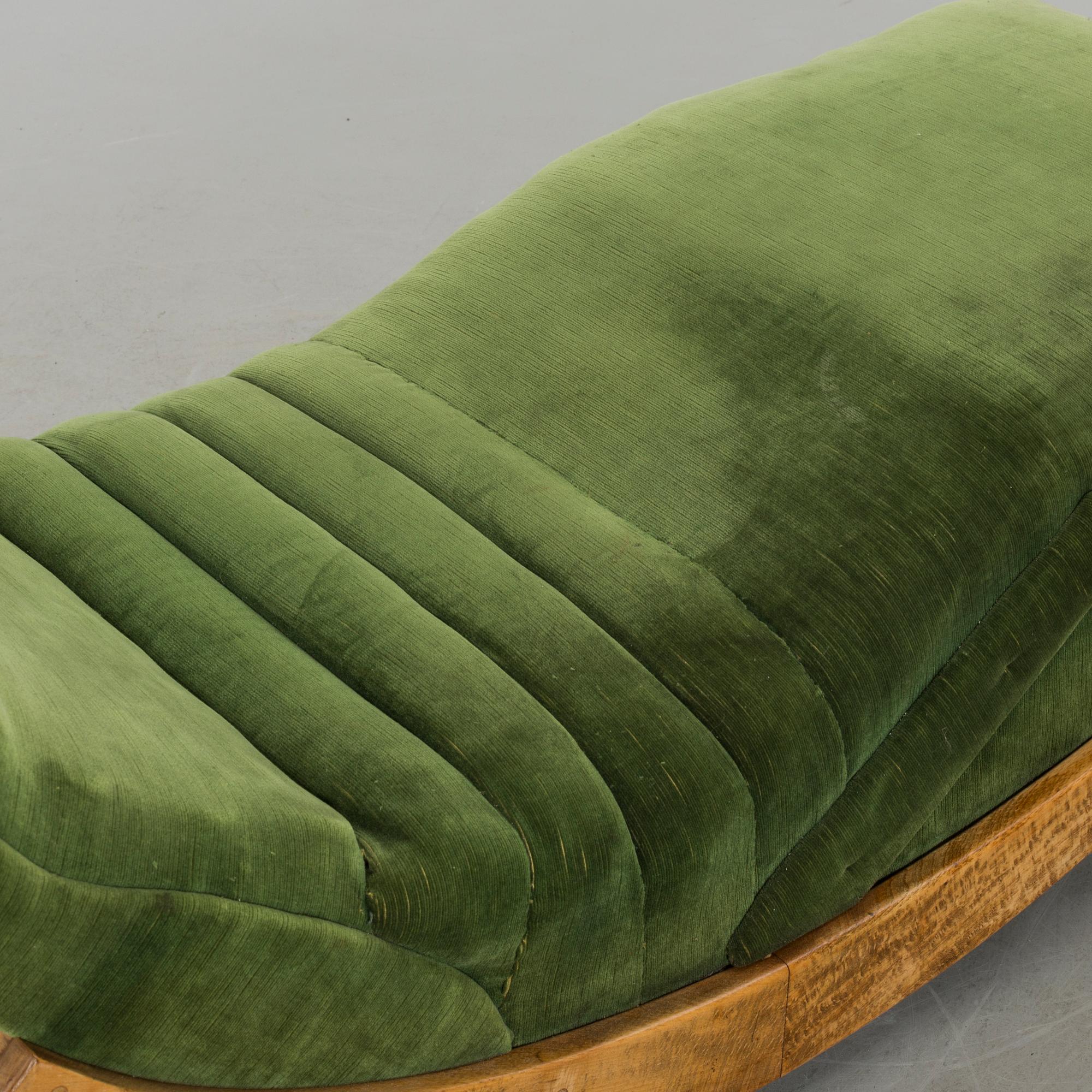 A mid 20th century day bed.