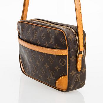 Louis Vuitton, a Monogram 'Trocadero 27' Bag.