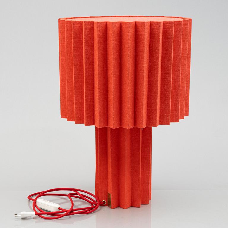 Folkform, bordslampa,  "L'Art Plissé", Studio Folkform 2022.