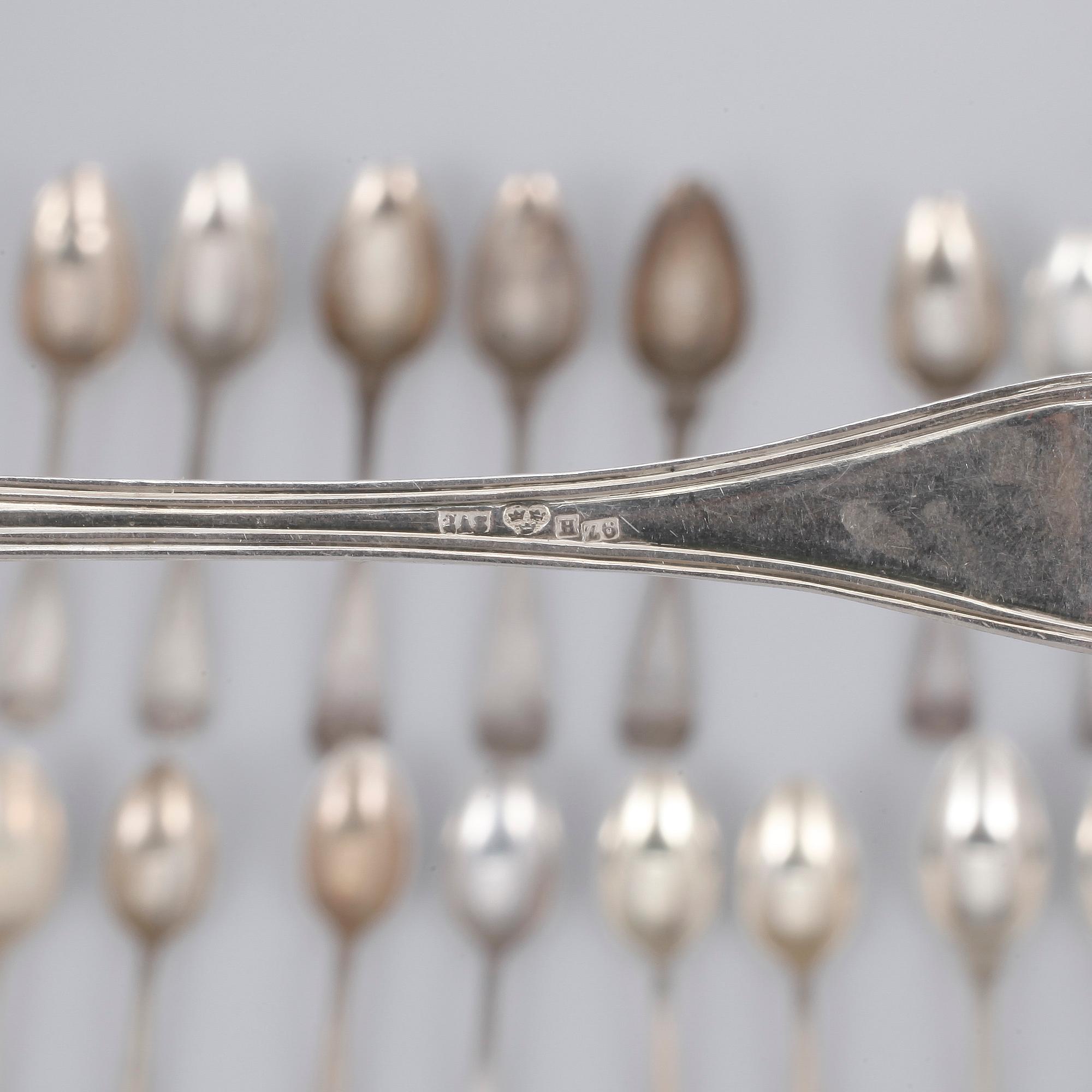 PARTI SKEDAR, 47st, silver, "Fransk Lilja" samt "Vasa", bland annat GAB, Stockholm, 1928. Vikt ca 563g.