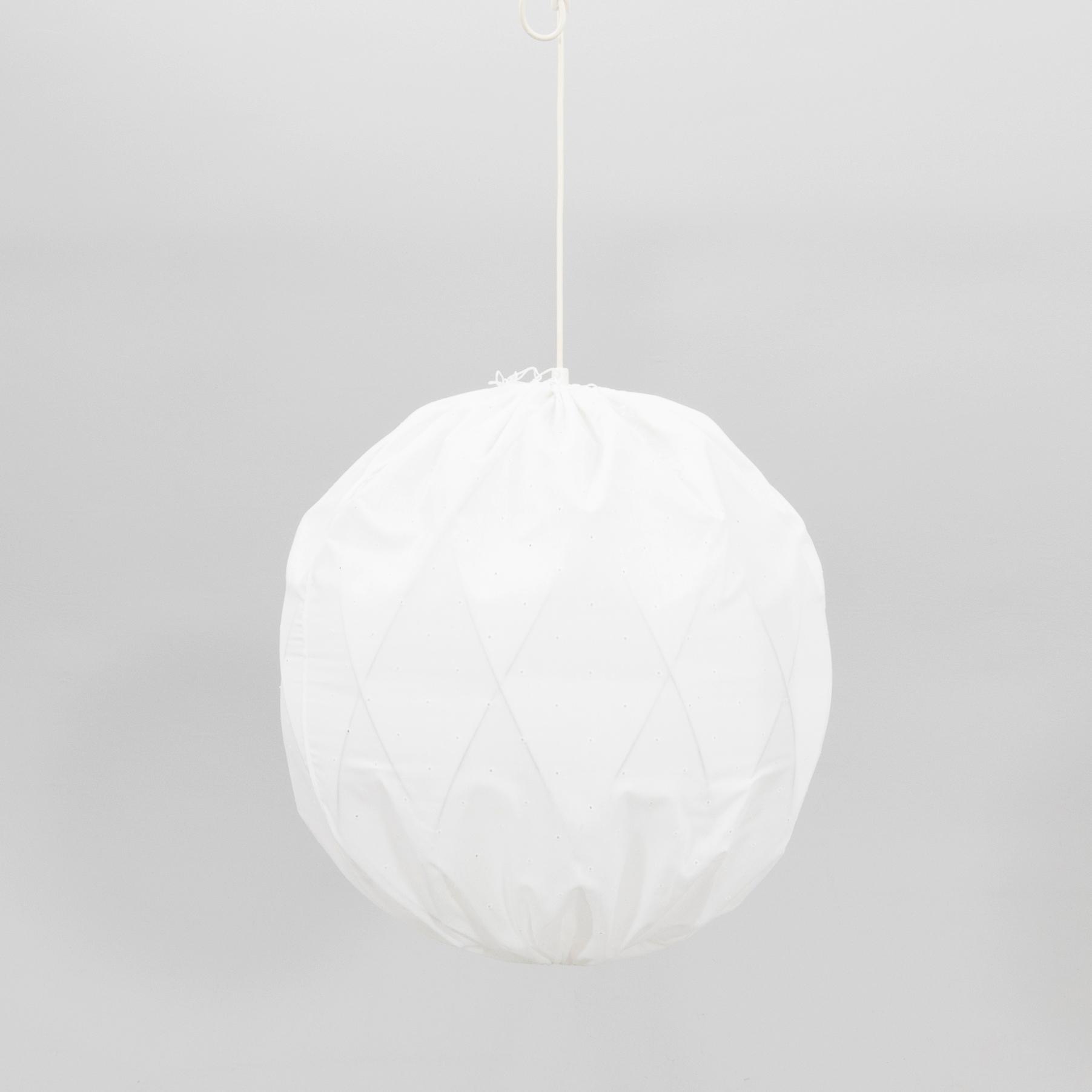 Tore Ahlsén, taklampa, "Pia-lampan", Gärsnäs.