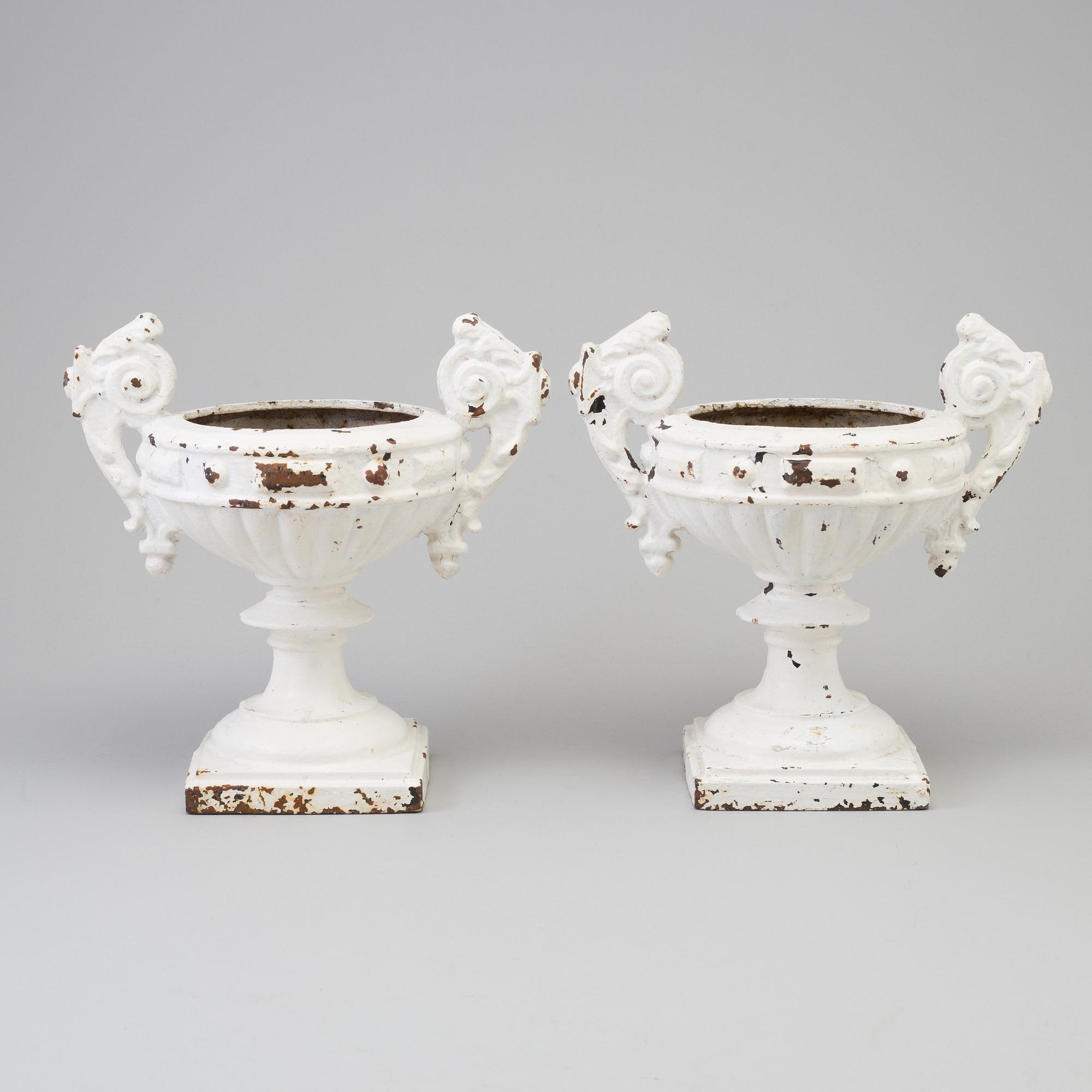 TRÄDGÅRDSURNOR, ett par, 1900-talets början.