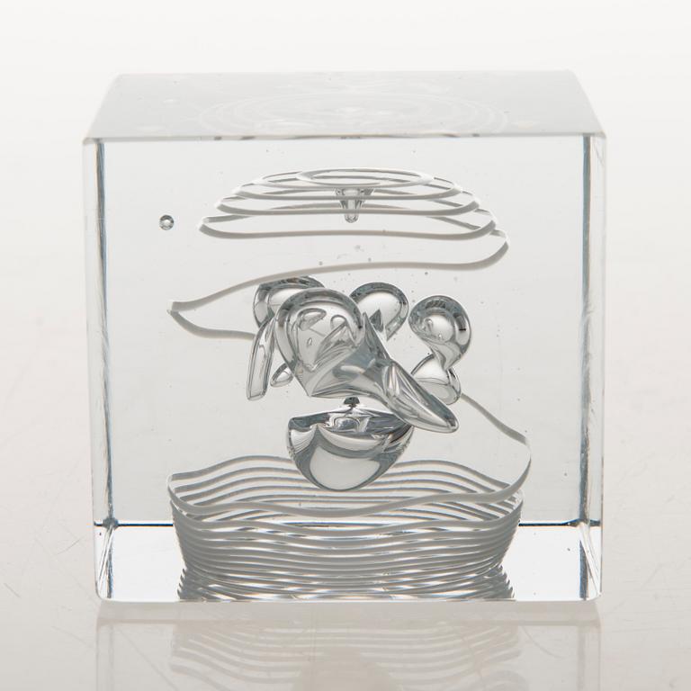 OIVA TOIKKA, A glass year cube signed Oiva Toikka Nuutajärvi 1987 and numbered 50/2000.