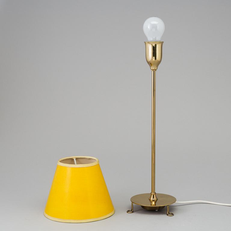 A Josef Frank brass table lamp, modell 2552, for Firma Svenskt tenn.