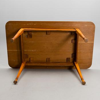 YRJÖ BLOMSTEDT, BORD OCH SEX STOLAR. Formgivna av Yrjö Blomstedt, 1902.