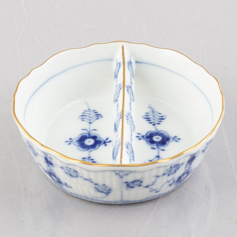 Karamellskål, porslin, Royal Copenhagen, "Musselmalet", modell 1, 1963.