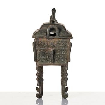 An archaistic bronze censer, Qing dynasty.