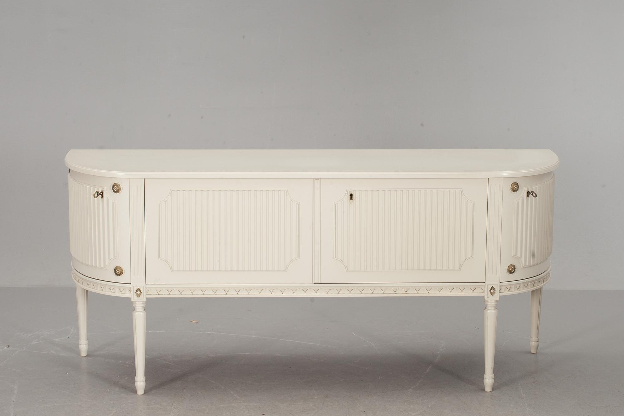 SIDEBOARD, gustaviansk stil, 1900-talets andra hälft.