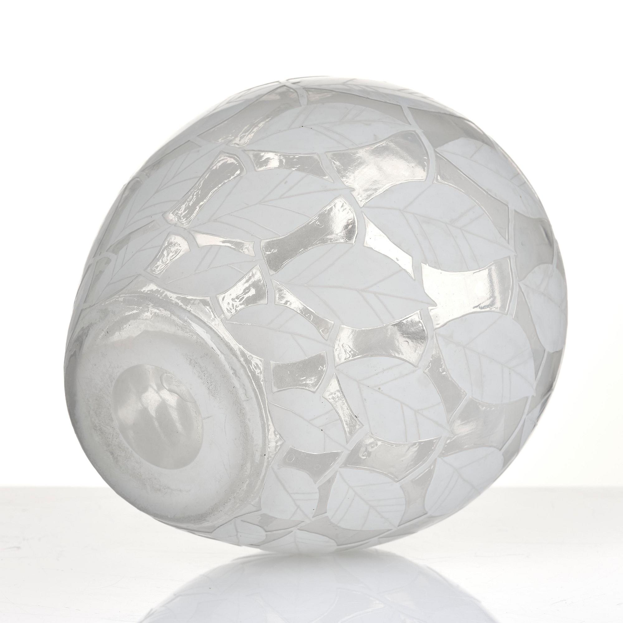 Sven Erik Skawonius, a cameo glass vase, Kosta, Sweden, 1940s, model 182.