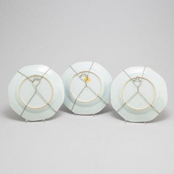 A blue and white dish, and three plates, Qing dynasty, 18th Century.