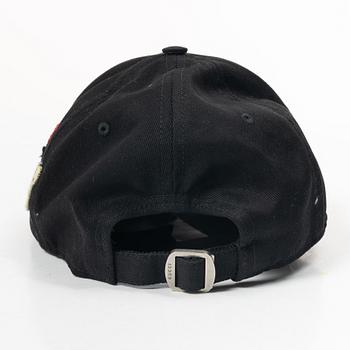 Gucci, NY Yankees baseball cap.