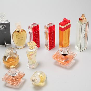 17 so called factices and 7 perfume testers.