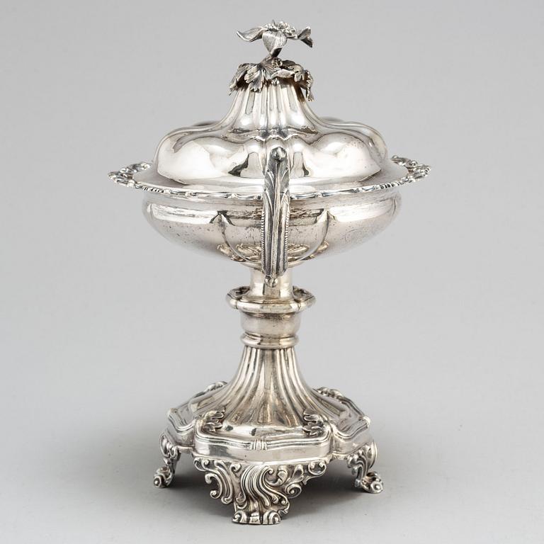 A Swedish 19th century silver sugar bowl and cover, mark of Gustaf Möllenborg, Stockholm 1846.