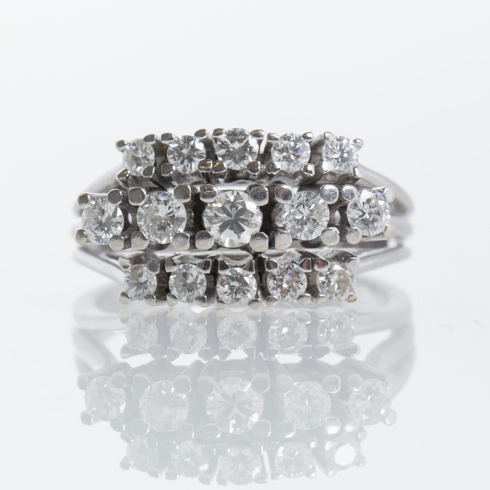 RING, 14K vitguld med briljantslipade diamanter ca 0.85 ct.
