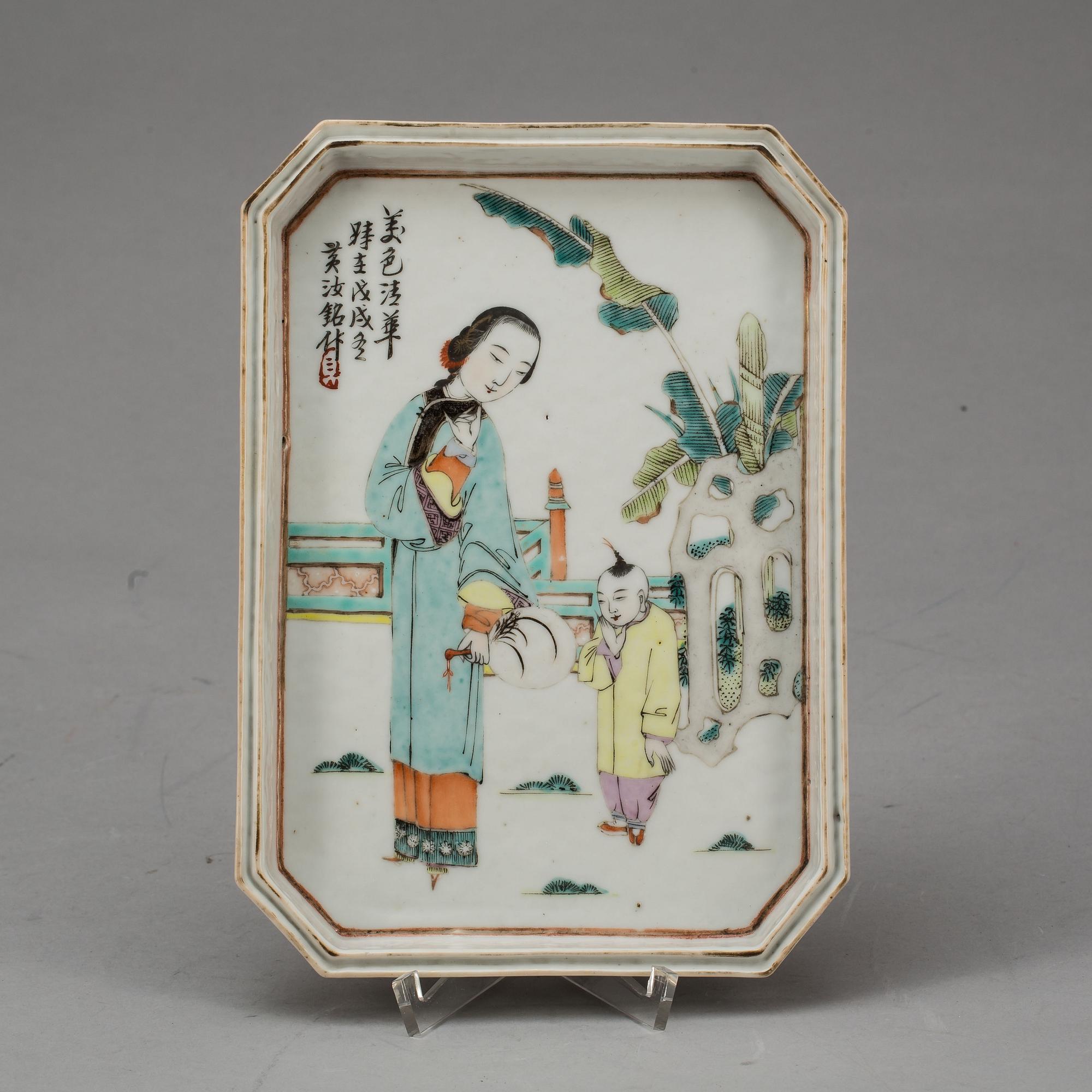 BRICKA, porslin, Kina, 1800/1900-tal.