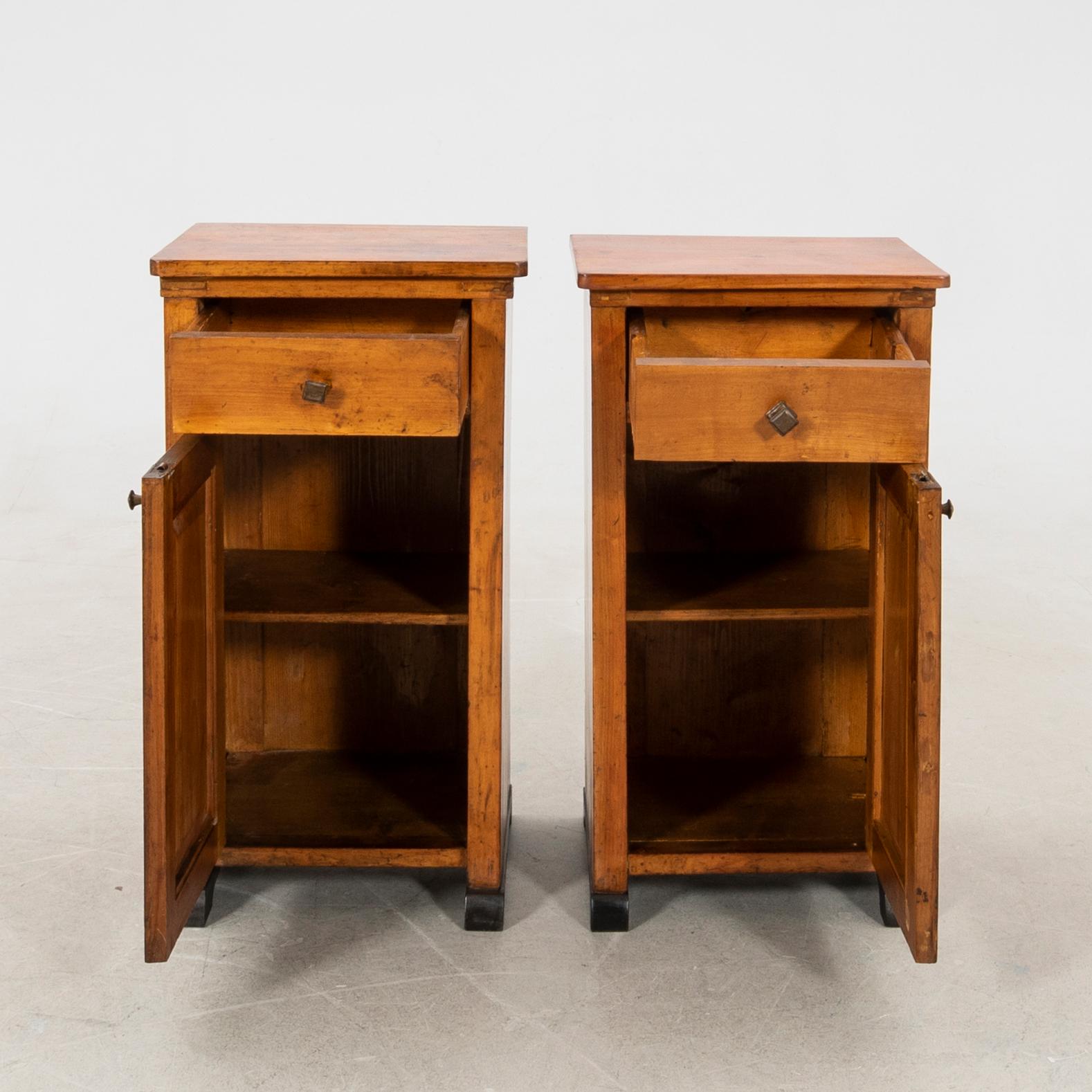 Bedside tables, a pair, first half of the 20th century. - Bukowskis