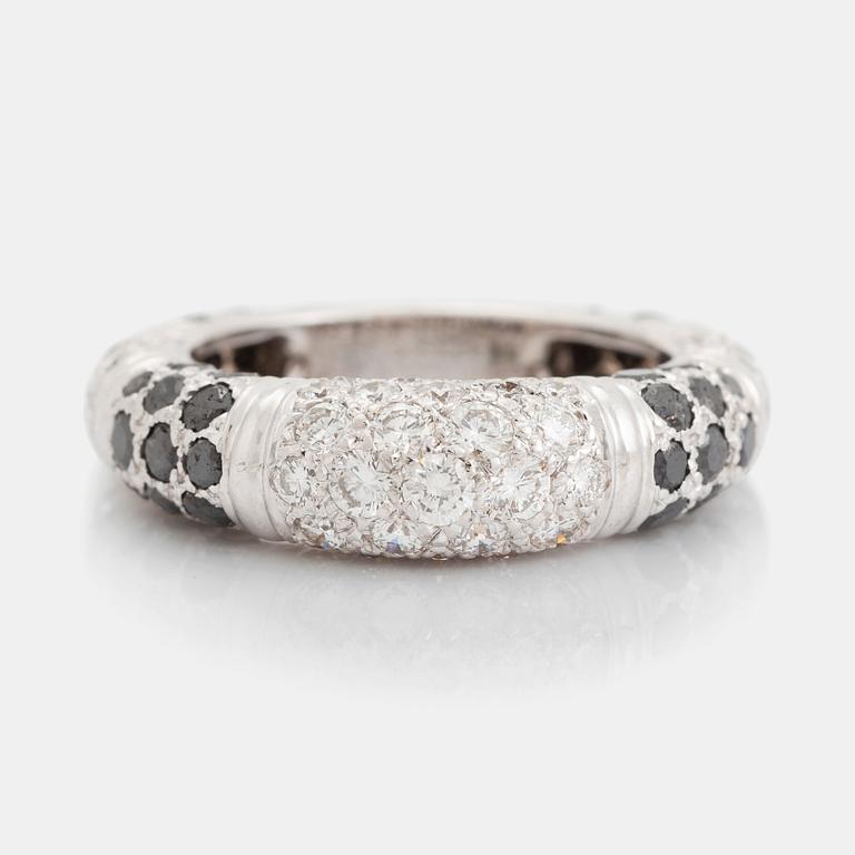 An 18K white gold Grisogono ring set with round brilliant-cut diamonds.