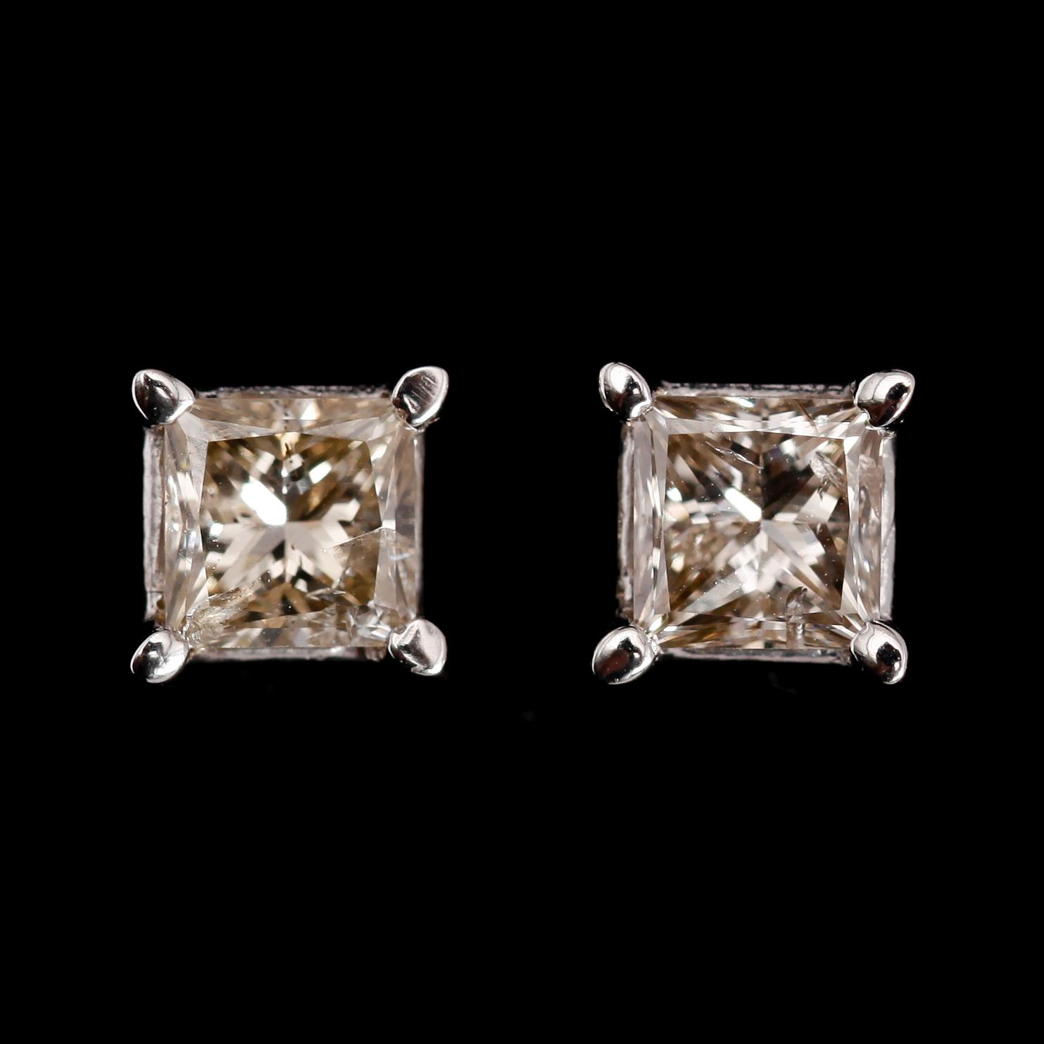 ÖRHÄNGEN, 1 par, 14 k vitguld, princesslipade diamanter tot ca 0.84 ct.