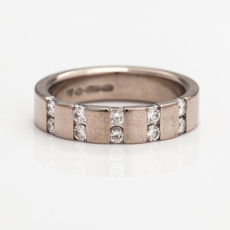 Ring, 18K vitguld, diamanter ca 0.30 ct enligt gravyr. A Tillander, Helsingfors 2008.
