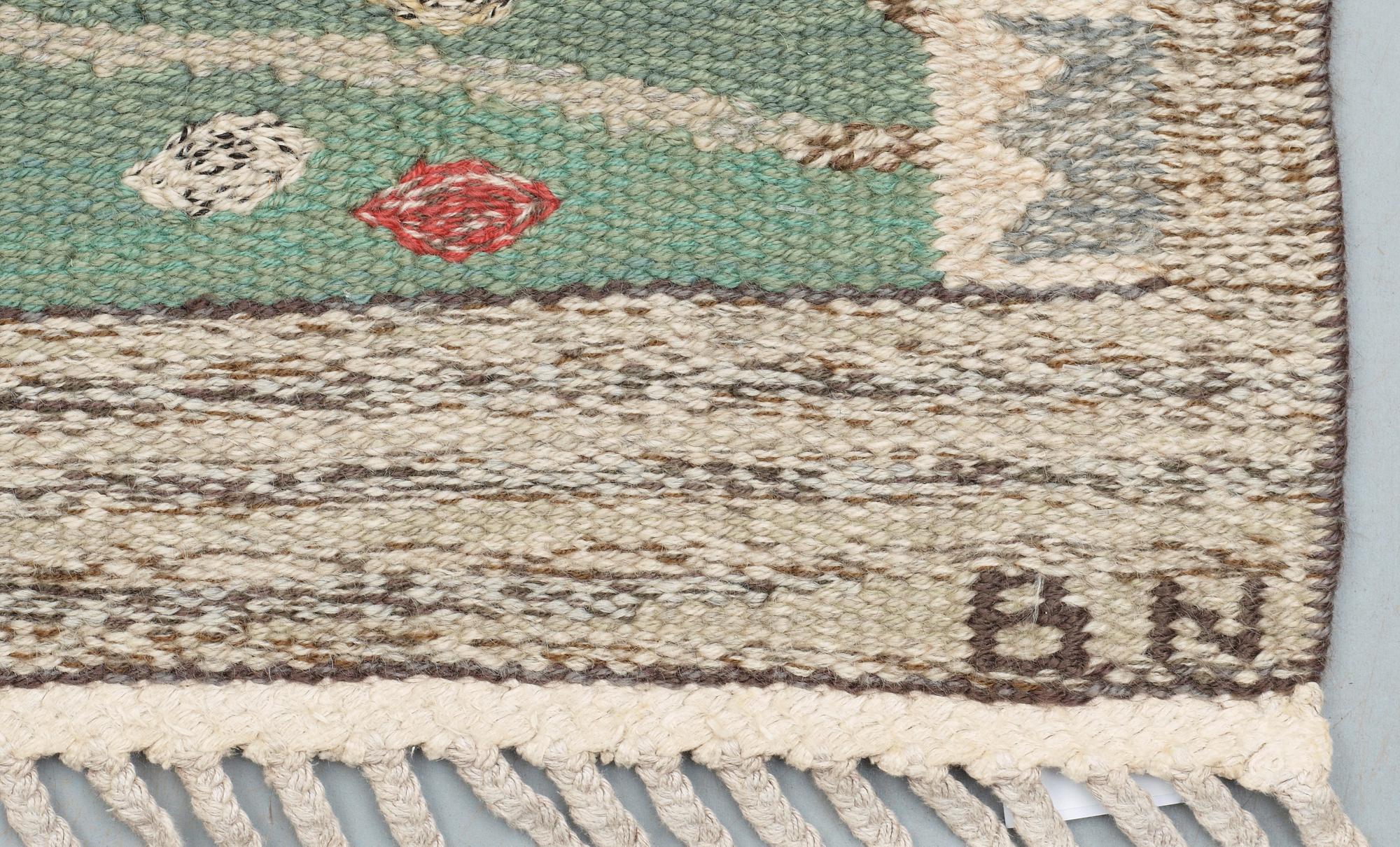 CARPET. "Park grön". Tapestry weave. 233 x 151,5 cm. Signed AB MMF BN.