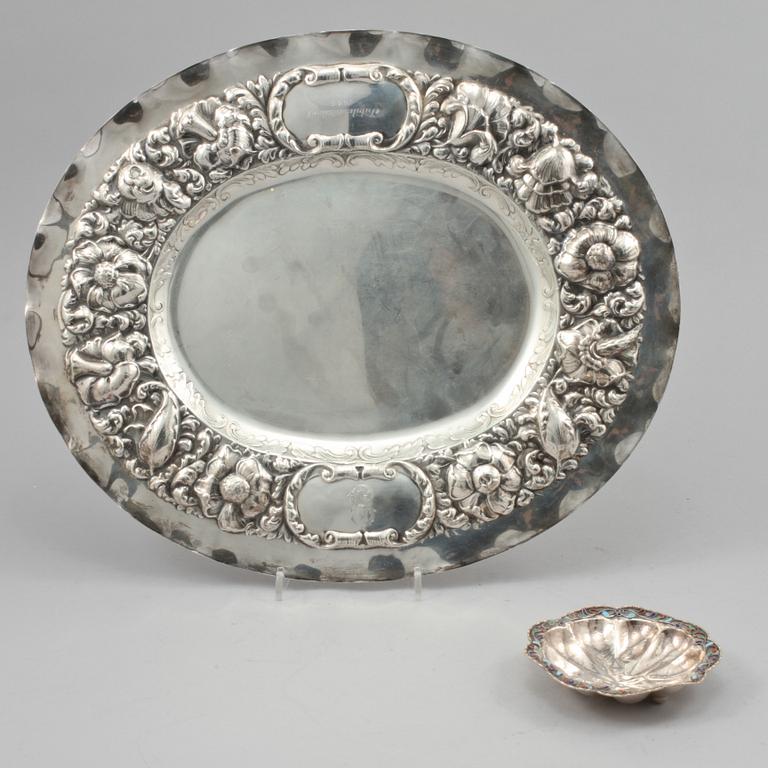 PRESENTERFAT samt SKÅL, silver, delvis C.G Hallberg, Stockholm, 1900-tal, vikt 560 gram.