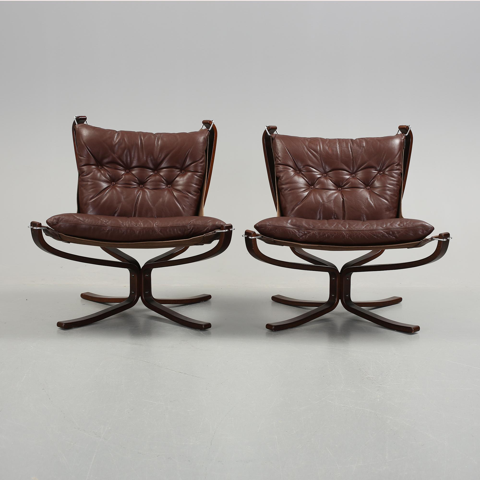 FÅTÖLJER, ett par, "The Falcon Chair", Sigurd Ressell, Vatne Möbler, Norge, 1900-talets andra hälft.