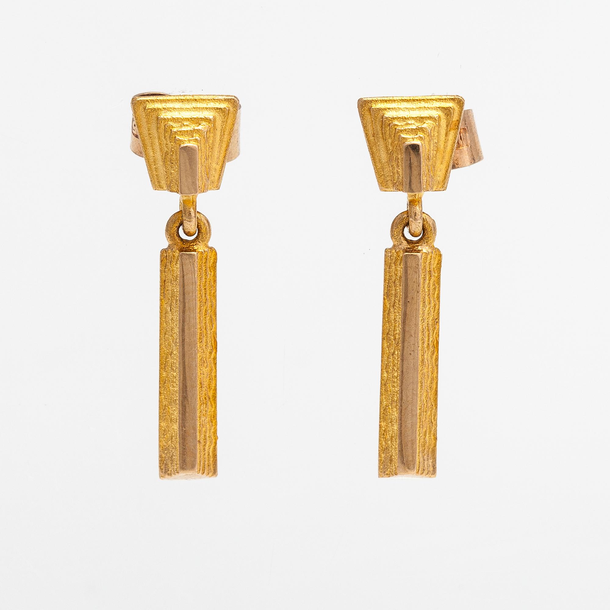 Juhani Linnovaara, A pair of 14K gold earrings "Drops". Lapponia.