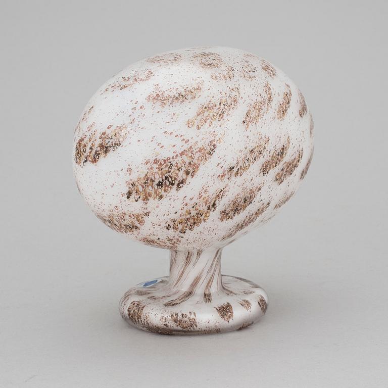 OIVA TOIKKA, figure, glass, signed, Nuutajärvi, Notsjö, Finland.