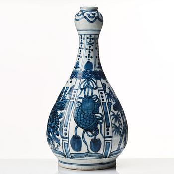 A blue and white bottle flask, Ming dynasty, Wanli (1572-1622).