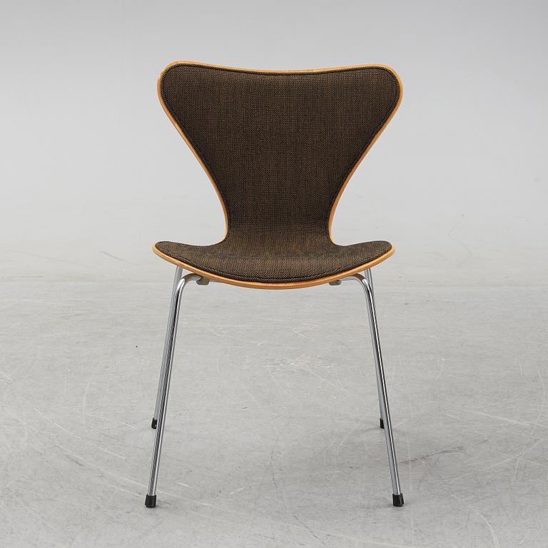 Arne Jacobsen, stolar, 9 st, "Sjuan", Fritz Hansen, Danmark, 1982.