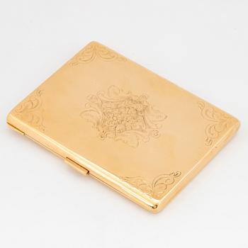 An 18K gold cigarette case.