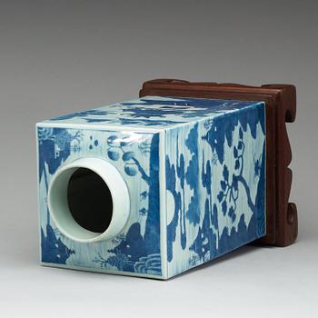 A large Chinese blue and white tea caddy.