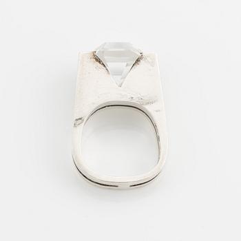 Rey Urban, brosch samt ring, silver med bergkristall.